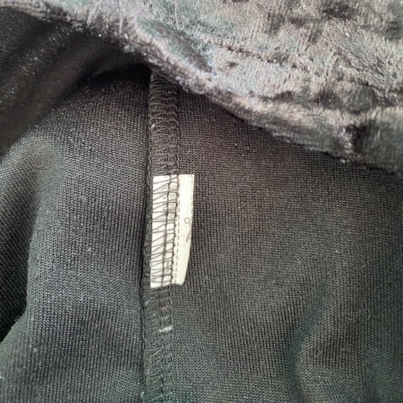 Forever 21 Black Velvet Crop Top - Picture 5 of 5